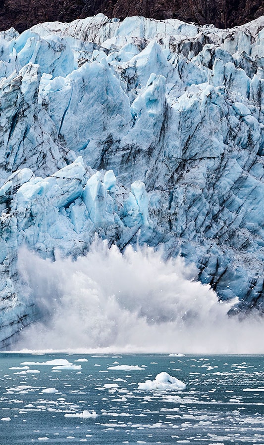 A falling piece of glacier splashes in the water